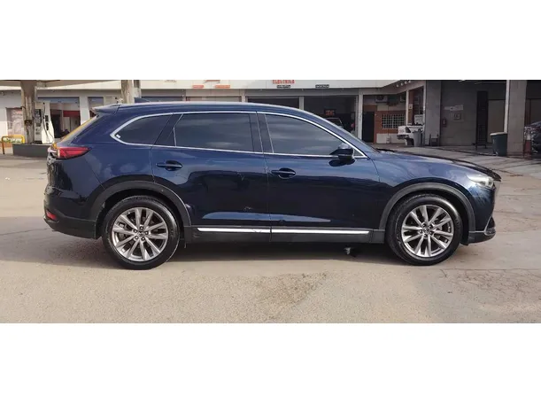 Car image 4