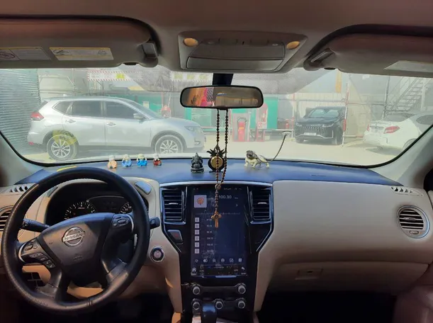 Car image 14