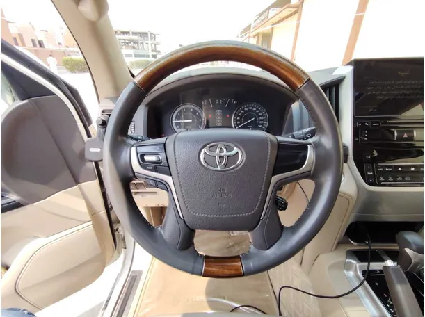 Car image 23