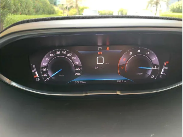Car image 19