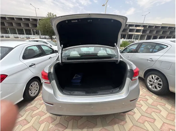 Car image 17