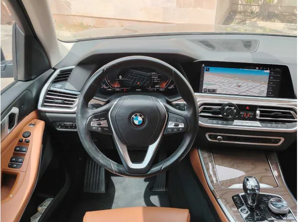 Car image 23