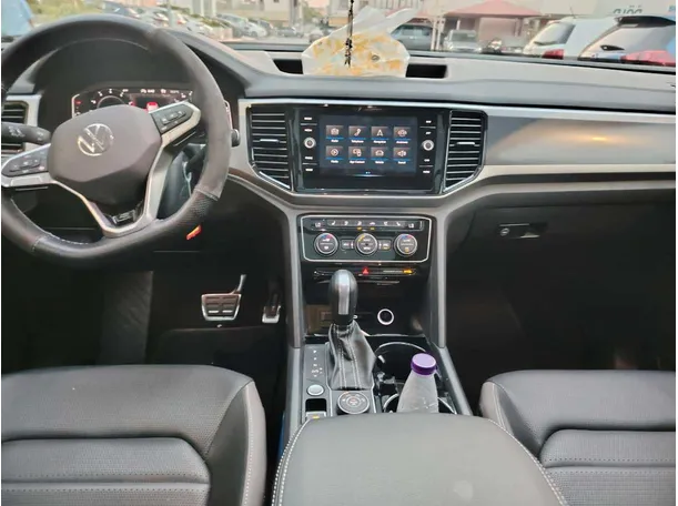 Car image 25