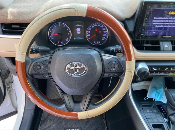 Car image 17