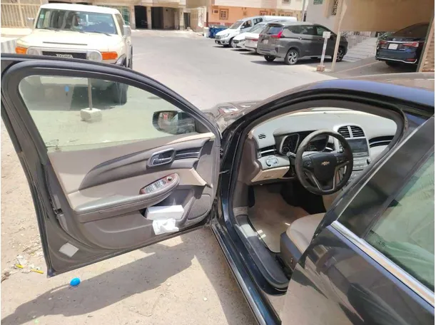 Car image 11