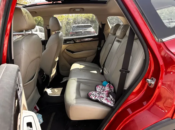Car image 14