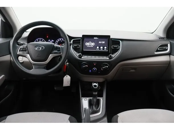 Car image 14