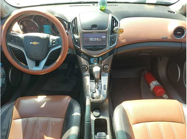 Car image 16