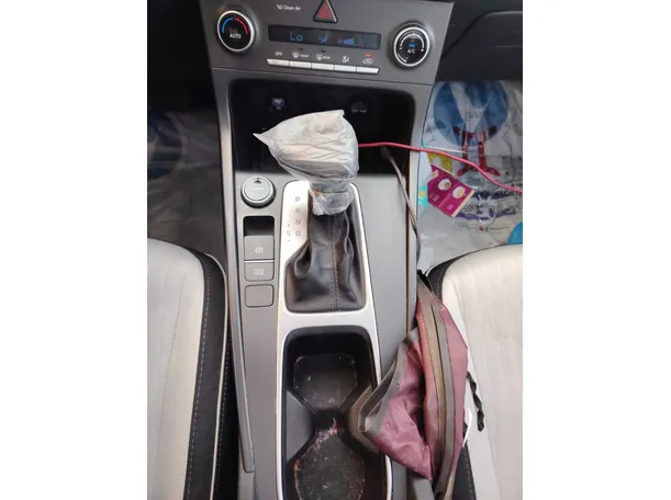 Car image 19
