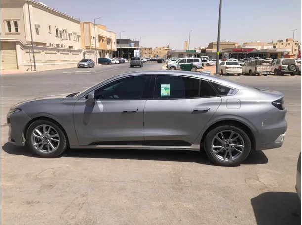 Car image 8