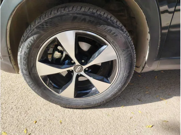 Car image 10