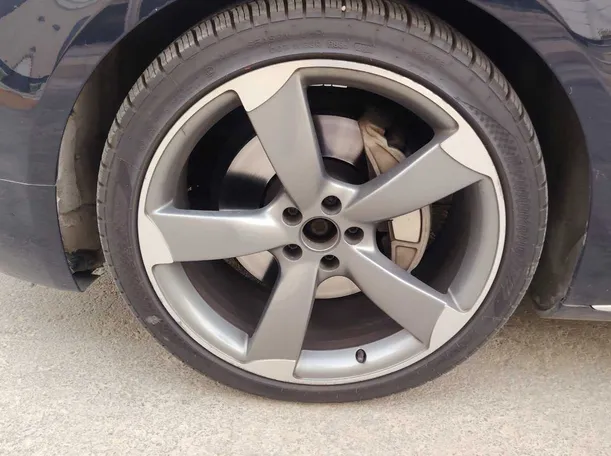 Car image 11