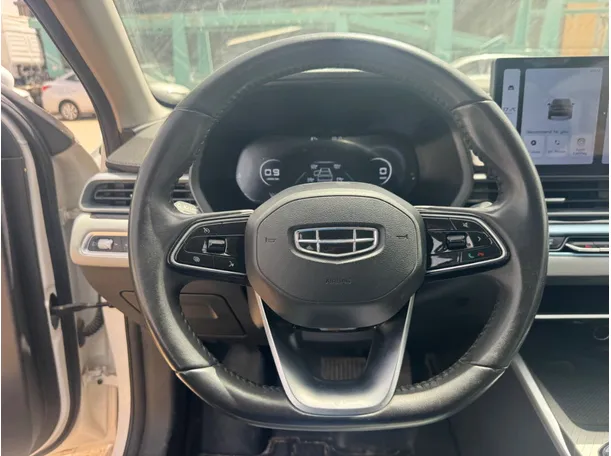 Car image 11