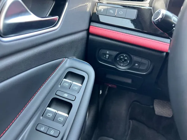 Car image 25