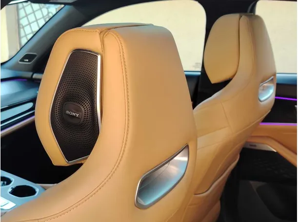 Car image 28