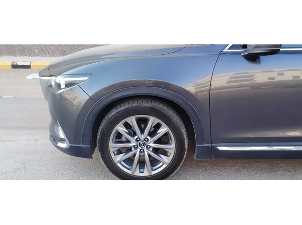 Car image 9