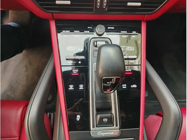 Car image 24
