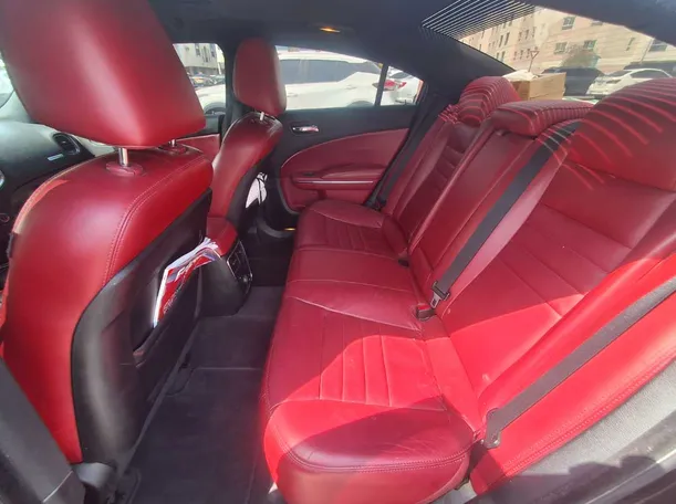 Car image 14