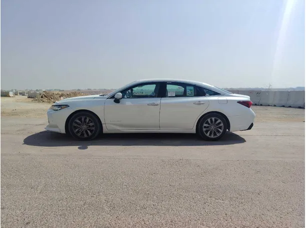 Car image 8