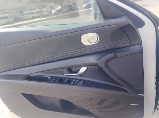 Car image 29