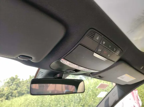 Car image 30
