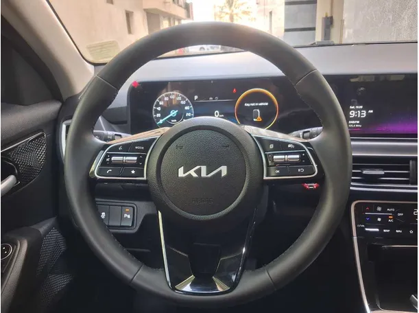 Car image 17