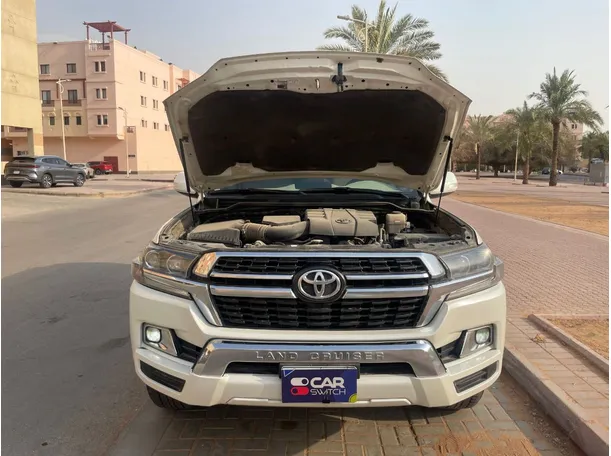 Car image 25