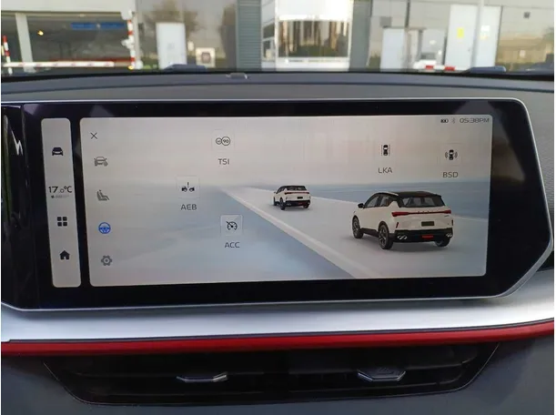 Car image 19