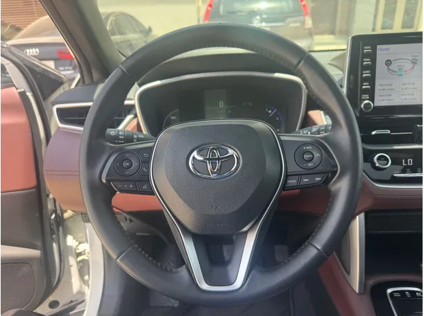 Car image 17