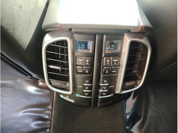Car image 34