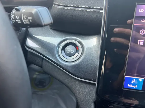 Car image 30