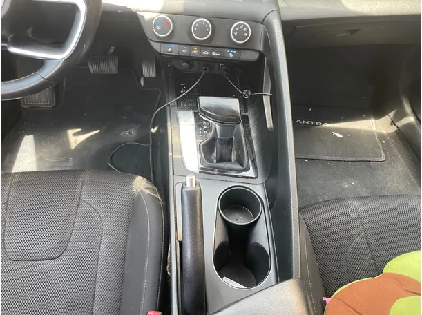 Car image 19
