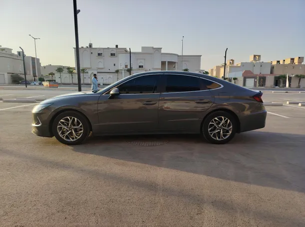 Car image 8