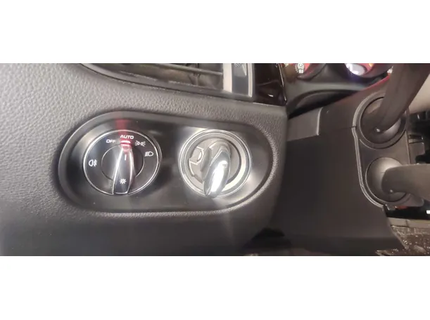 Car image 28
