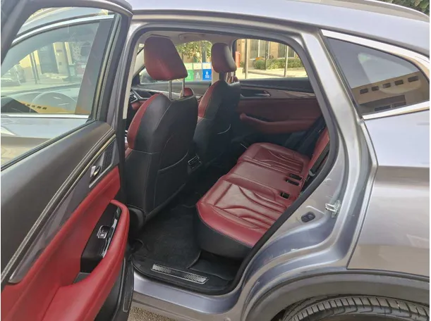 Car image 14