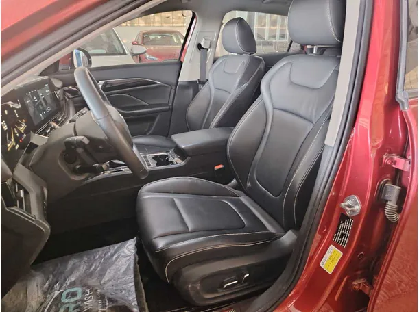Car image 14