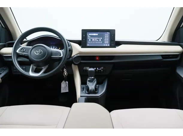 Car image 14