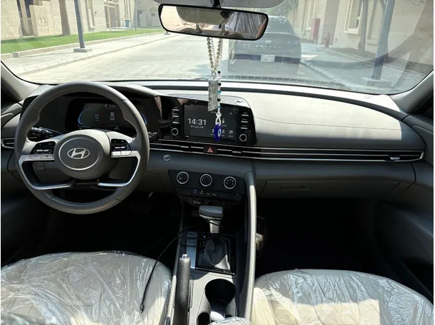 Car image 18