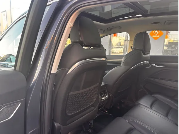 Car image 17