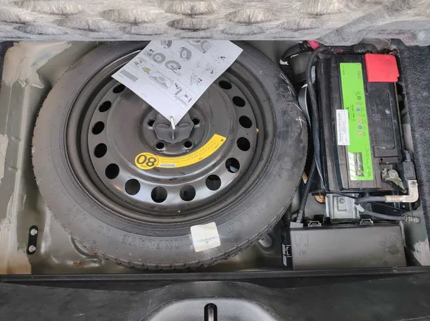 Car image 37