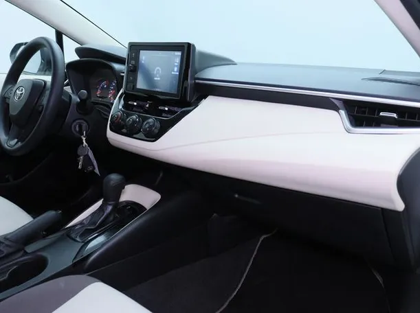 Car image 10