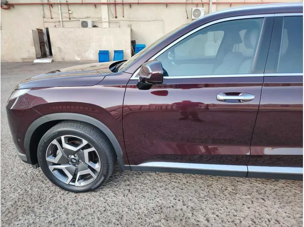 Car image 9