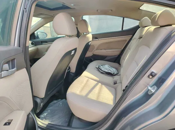 Car image 19