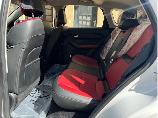 Car image 13