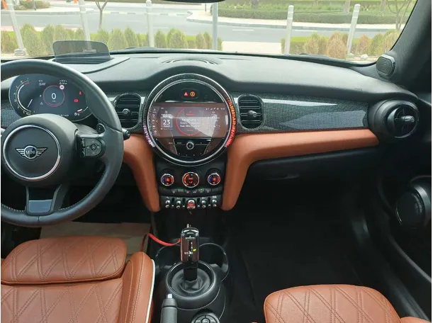 Car image 16