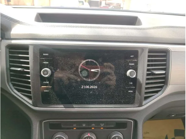 Car image 24