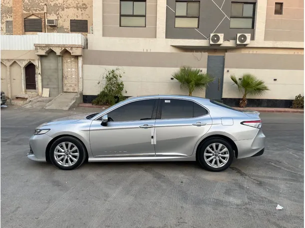 Car image 8