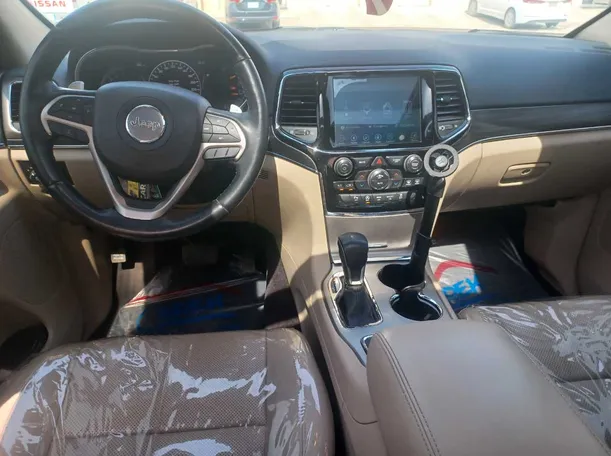 Car image 16