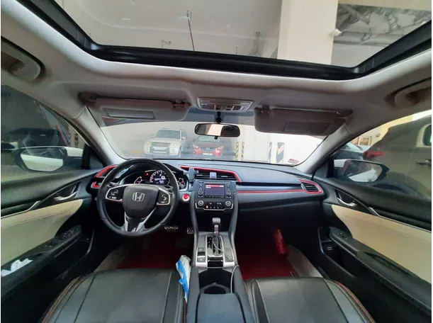 Car image 15