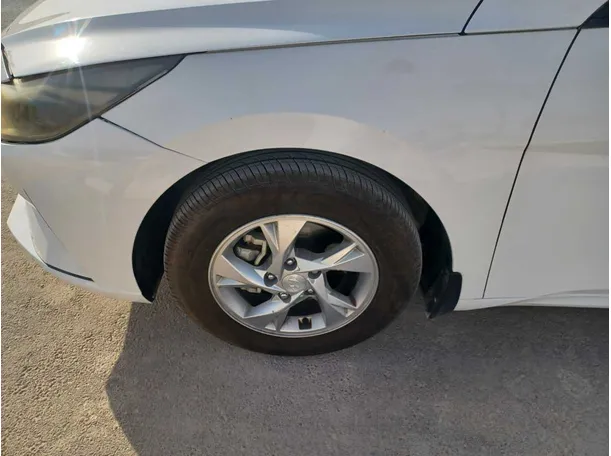 Car image 9